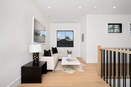 This contemporary living room features a large window with a view of the garden, as well as a large, comfortable sofa