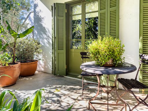 The Luxurious Dorp Hotel in Cape Town situated on Longmarket Street in Schotsche Kloof just below Signal Hill and the Noon Gun