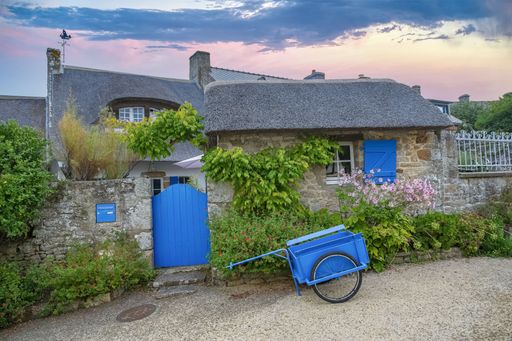 Brittany, Ile aux Moines island in the Morbihan gulf, typical house in spring
