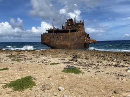 An abandoned ship in Klein Curacao