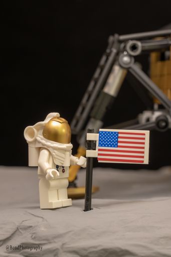 Planting the flag on the moon arepresented with Lego figures