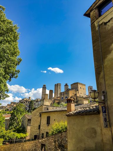 A vertical shot of Piazza del Duomo in San Gimignano, Italy