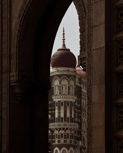 Breathtaking view of the iconic Taj Mahal, a world-renowned monument located in Mumbai, India.