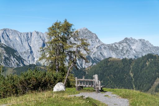 A mesmerizing view of a beautiful rocky mountainous landscape in Austria