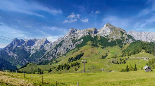 A mesmerizing view of a beautiful rocky mountainous landscape in Austria