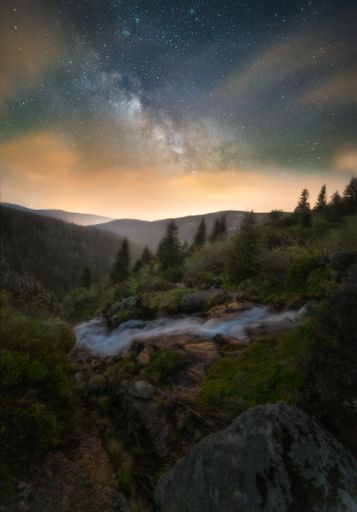 This shot wasn´t almost about to happen as the clouds just kept rolling in and nearly giving up after 2hs of waiting.