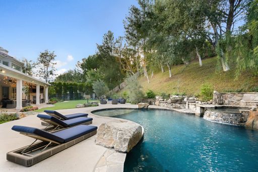 An exterior shot of a Luxury Home in Calabasas California