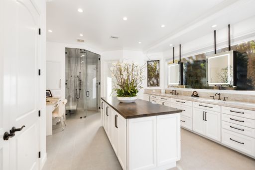 An interior shot of the kitchen of a Luxury Home in Calabasas California
