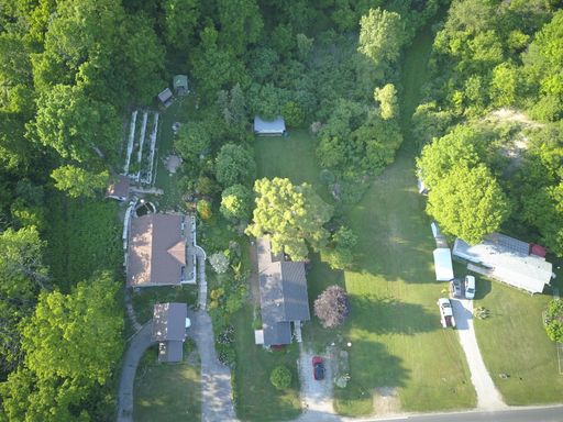 An aerial shot of a beautiful Port Bruce Provincial Park in Aylmer, Ontario, Canada on a sunny day