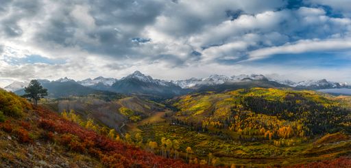 Panoramic view showcasing Colorado's vibrant autumn foliage