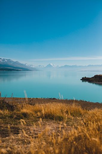 A vertical shot of the Lake Pukaki and Mount Cook in New Zealand