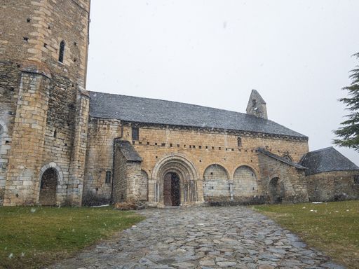 Winter morning watching the Romanesque culture. Nice entrance to this church called Sant Andreu.