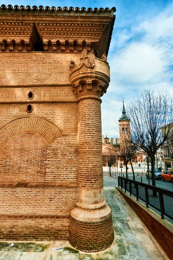 A vertical shot of an old building column along the street