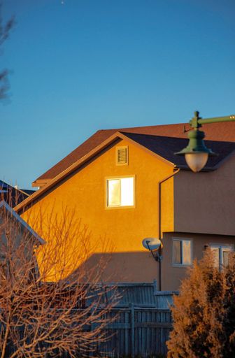 A vertical shot of a detached house on a sunny, cloudy day