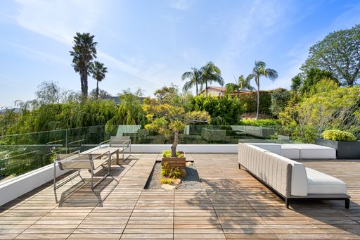An exterior shot of a modern house in Los Angeles