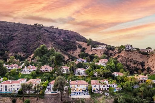 Houses and greenery fill the hills around a city