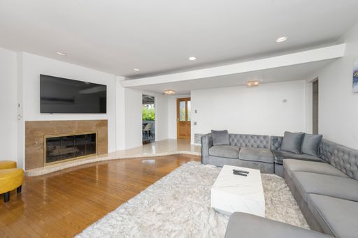 A Custom Hilltop Mid-Century Modern with Panoramic Views
