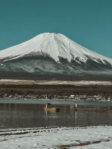 A breathtaking scenery of Mount Fuji in Fujikawaguchiko, Japan.