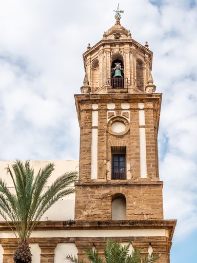 A beautiful shot of the Iglesia de Santiago Apostol against the cloudy sky
