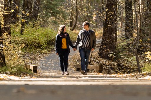 a couple walking down the boulevard in a sunny day in sequoia park EUA