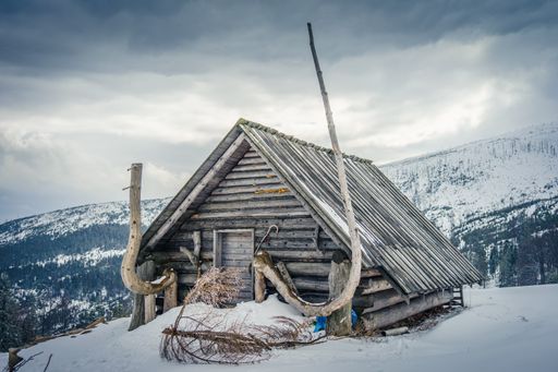 A house that can be seen on the way to Barania Mountain.
