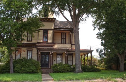 A closeup shot of a historic Mansion in a rural small town, Tyler Texas