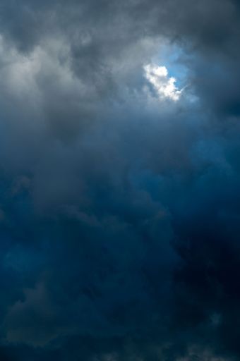 An impressive sky with gray weather clouds