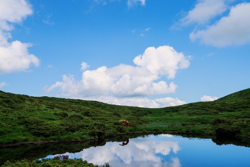 The cloudy blue sky over the lake in spring