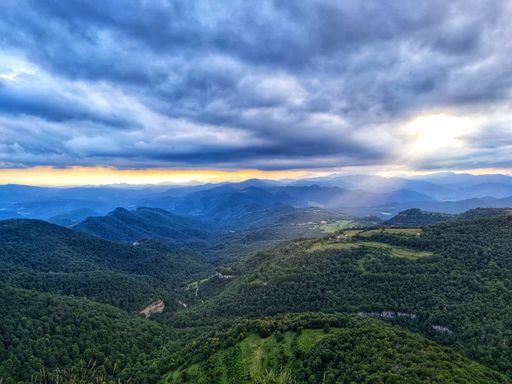 A mesmerizing shot of the mountains in the Shenandoah National Park