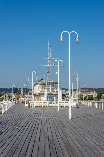 A vertical shot of a sunny day on the wooden pier in Elbla, Poland