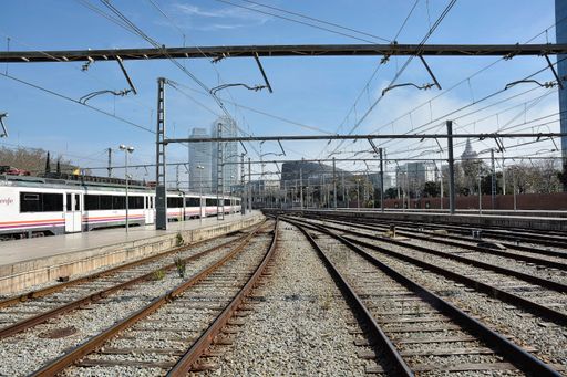 Example of convergence of the railway lines, in a terminal station, in this case in Barcelona.