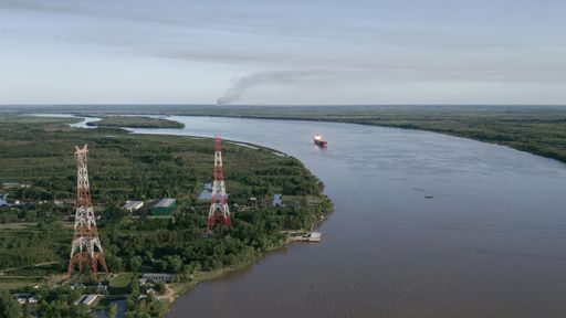 The ship sails on the parana river.