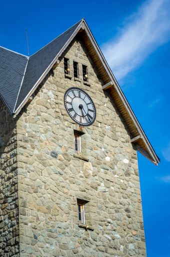 A vertical shot of Civic Center in Bariloche, Argentina under a cloudy sky