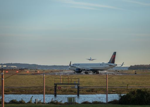 Delta Airlines plane takes off from Reagan Airport with other planes nearby