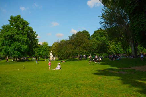 A beautiful shot of Parc Monceau during the summer in Paris, France