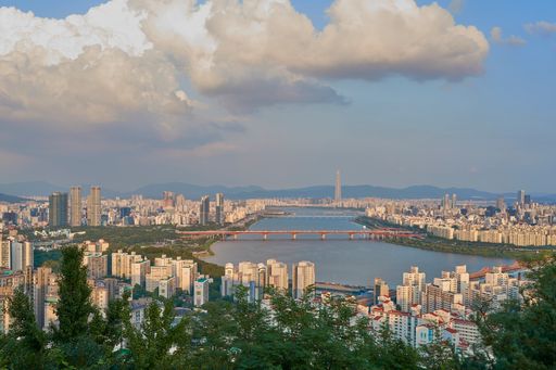 A landscape of the Han River surrounded by modern buildings under the sunlight in Seoul, South Korea