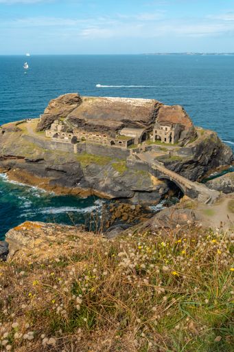 A vertical shot of a rocky islet with a war fort Fort des Capucinsnin Roscanvel, Crozon, France