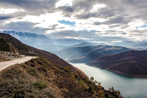 The mesmerizing view of the lake surrounded by the mountains under the blue sky