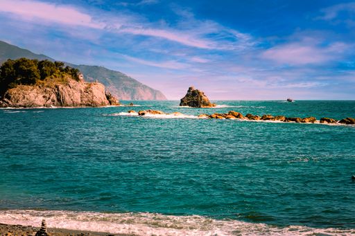 The sea viewed from the beach under the sky