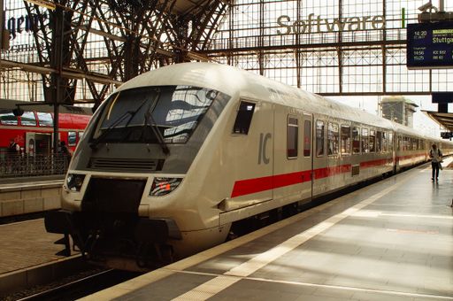 Intercity (Eurocity) 2517 leaves Frankfurt main station in the direction of Stuttgart. The front skirt is missing. Backlight with reflections.