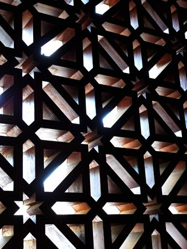 A vertical closeup shot of.a patterned structured wall
