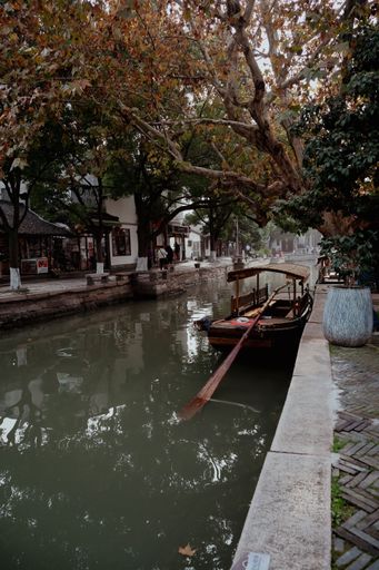 The famous water town with ancient boats is in Zhujiajiao Old Town.