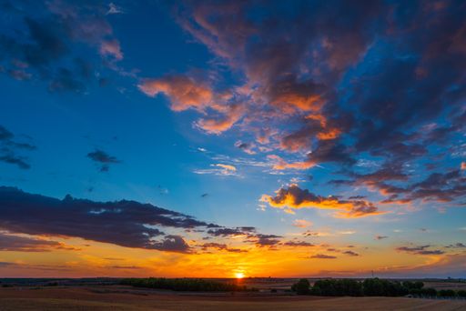 A mesmerizing shot of the colorful sunset sky over the countryside