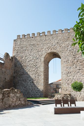 A vertical shot of old building walls in Talavera de la Reina, Spain
