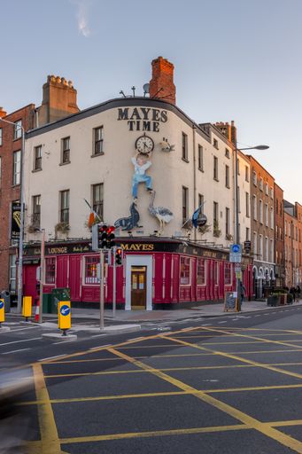 Ireland, Dublin, the facade of Mayes time lounge bar in the corner of Dorset street