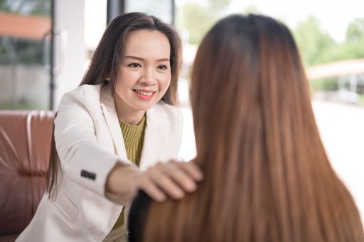 The young woman consulting with the psychologist.