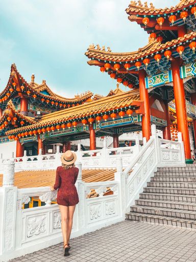 A vertical shot of a woman enjoying the view of the Thean Hou Temple in Kuala Lumpur, Malaysia