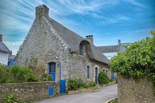 Brittany, Ile aux Moines island in the Morbihan gulf, traditional thatched cottage in the village, with wisteria in spring in the village