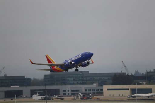 Southwest Airlines Boeing 737-700 taking off from San Jose airport