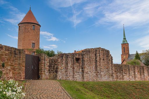 A small fortified village with tall buildings on top of a hill in Dilsberg, Germany